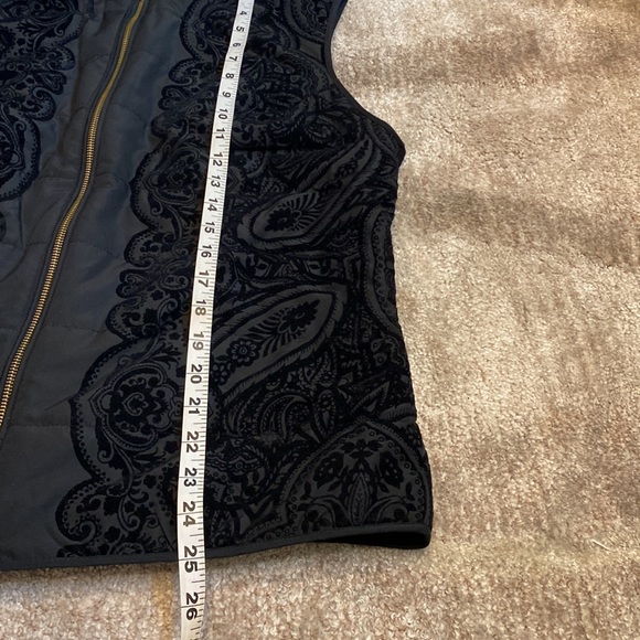 Charter Club Black with embossed velvet design full zip Vest Sz Medium - Picture 4 of 10